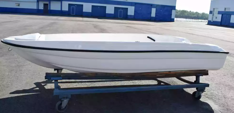 Стеклопластиковая лодка Пингвин (тримаран) в Твери