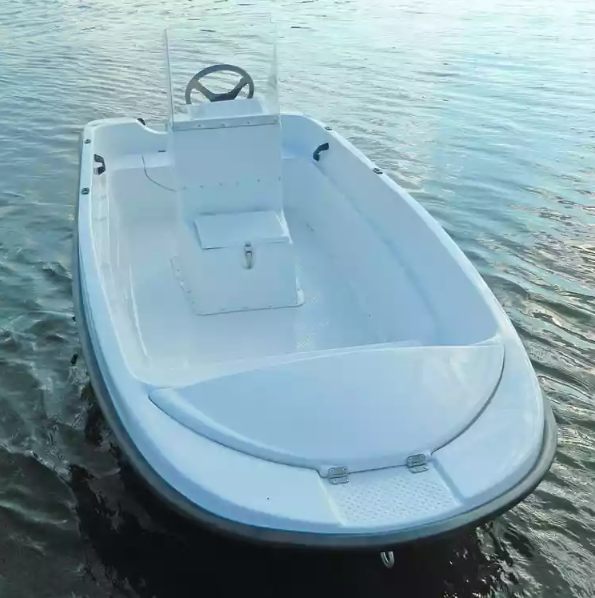 Стеклопластиковая лодка Пингвин с консолью (тримаран) в Твери