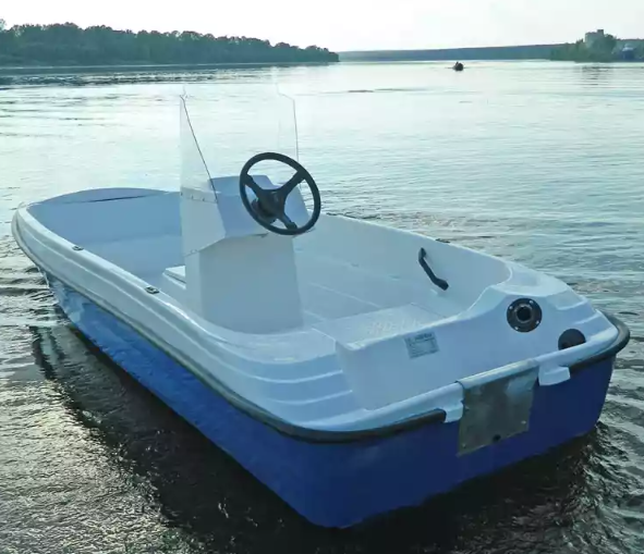Стеклопластиковая лодка Пингвин с консолью (тримаран) в Твери