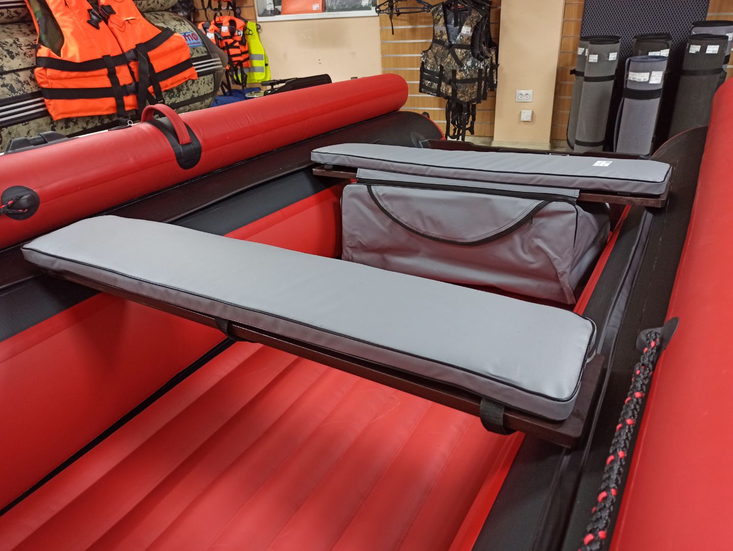 КОМПЛЕКТ МЯГКИХ НАКЛАДОК С СУМКОЙ ДЛЯ ЛОДОК 90Х20 СЕРЫЙ в Твери