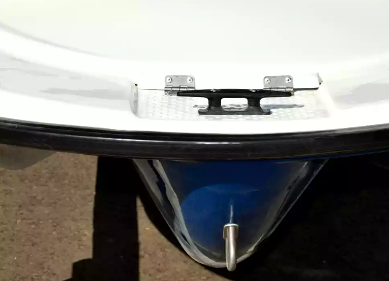 Стеклопластиковая лодка Пингвин с консолью (тримаран) в Твери