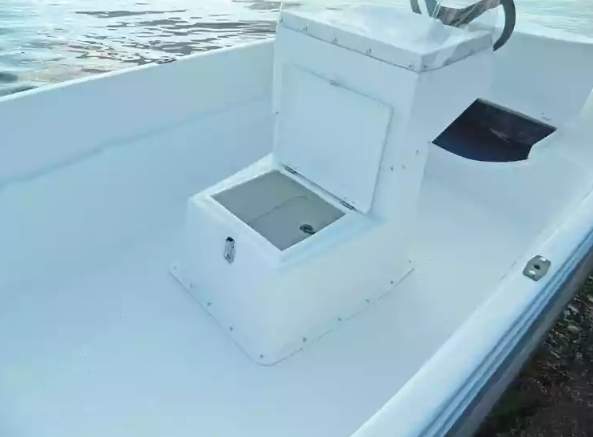 Стеклопластиковая лодка Пингвин с консолью (тримаран) в Твери
