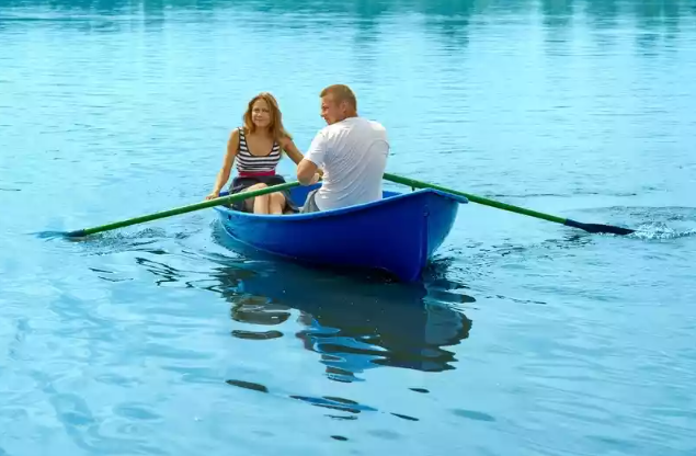 Стеклопластиковая лодка Дельфин в Твери