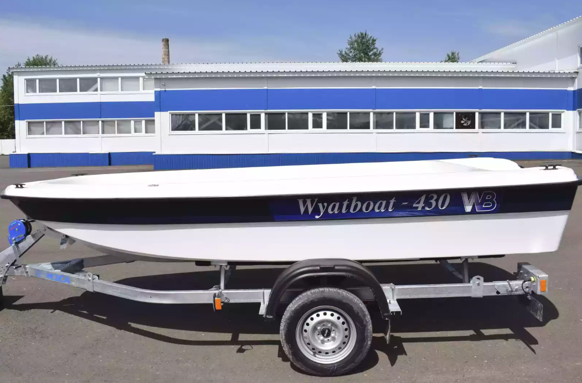Стеклопластиковая лодка Wyatboat 430 тримаран в Твери